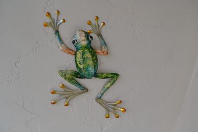 LOT 462. OUTDOOR WALL DECOR