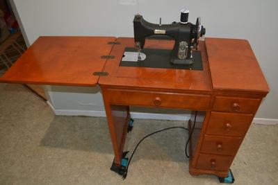 LOT 467. VINTAGE WHITE SEWING MACHINE IN SEWING CABINET WHITE SEWING MACHINE CORP