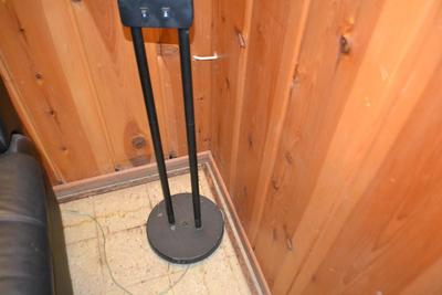 LOT  473. FLOOR LAMP