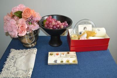 LOT 476. HOME DECOR
