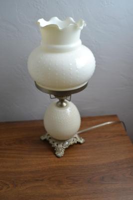 LOT 469. TABLE LAMP