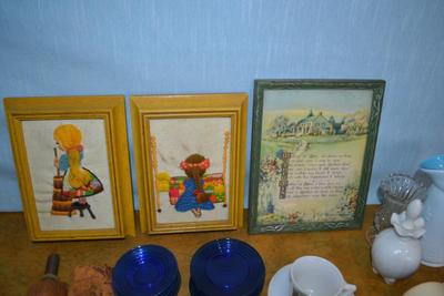LOT 480. VINTAGE HOME DECOR ART AND TOY GLASS SET