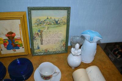 LOT 480. VINTAGE HOME DECOR ART AND TOY GLASS SET