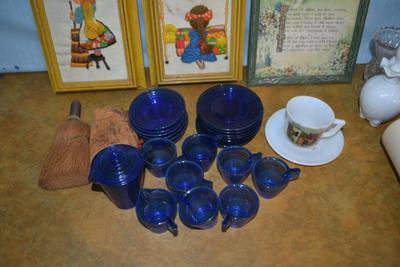 LOT 480. VINTAGE HOME DECOR ART AND TOY GLASS SET