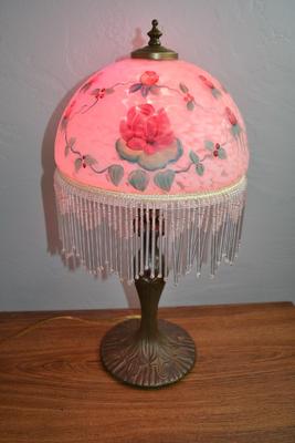 LOT 481. TABLE LAMP