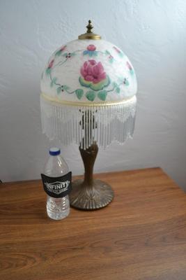 LOT 481. TABLE LAMP