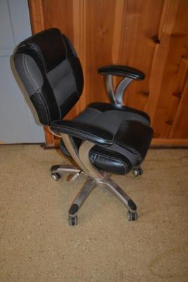 LOT 490 OFFICE CHAIR