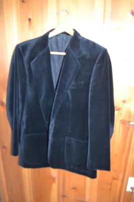 LOT  100 VELOUR SPORT COAT