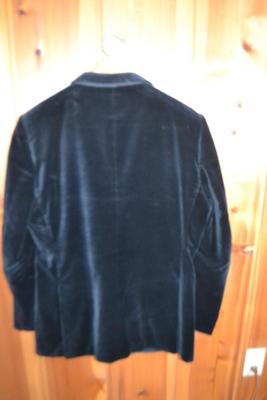 LOT  100 VELOUR SPORT COAT