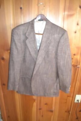 LOT 101 BROWN SPORT COAT
