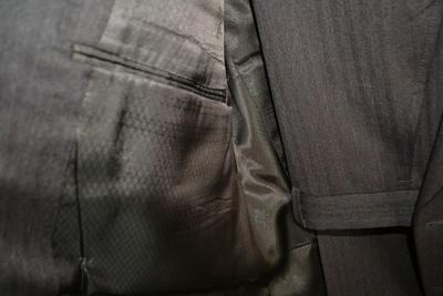 LOT 521. MENS SUIT