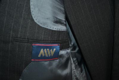 LOT 522. TWO MENS SUITS