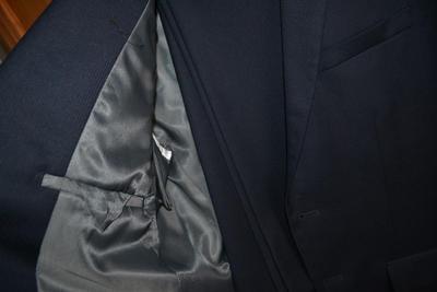 LOT 522. TWO MENS SUITS