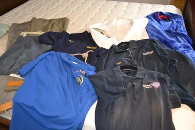 LOT 523. MENS CLOTHING