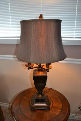 LOT 537. TABLE LAMP. 32" TALL