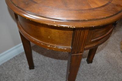 LOT 540. WOOD SIDE TABLE WITH DRAWER