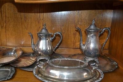 LOT 555 COLLECTION OF SILVER PLATE ITEMS