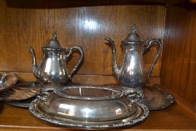 LOT 555 COLLECTION OF SILVER PLATE ITEMS