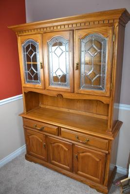 LOT 556. VINTAGE TWO PART HUTCH WITH LEAD GLASS CABINET DOORS