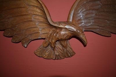 LOT 557. 31" CARVED WOOD EAGLE