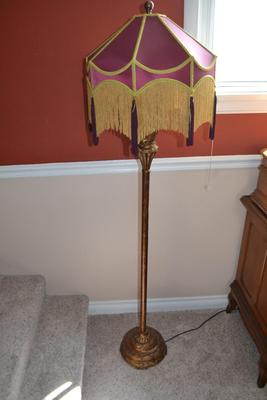LOT 559 FRINGE LAMP SHADE FLOOR LAMP