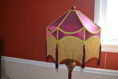 LOT 559 FRINGE LAMP SHADE FLOOR LAMP