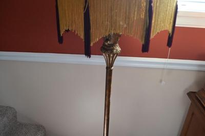 LOT 559 FRINGE LAMP SHADE FLOOR LAMP