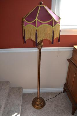 LOT 559 FRINGE LAMP SHADE FLOOR LAMP