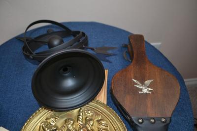 LOT 561. HOME DECOR ITEMS