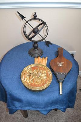 LOT 561. HOME DECOR ITEMS
