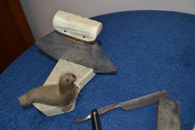 LOT 564   PINS, ANTIQUE RAZOR AND HOME DECOR