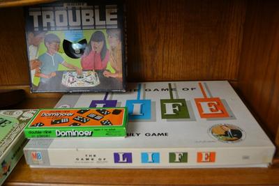 LOT 569. COLLECTION OF  VINTAGE GAMES