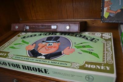 LOT 569. COLLECTION OF  VINTAGE GAMES