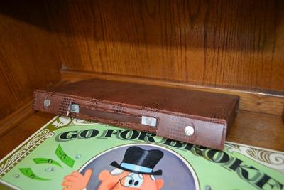 LOT 569. COLLECTION OF  VINTAGE GAMES