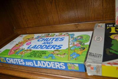 LOT 571. COLLECTION OF  VINTAGE GAMES