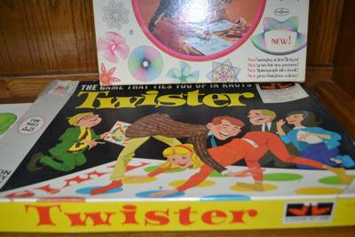LOT 571. COLLECTION OF  VINTAGE GAMES