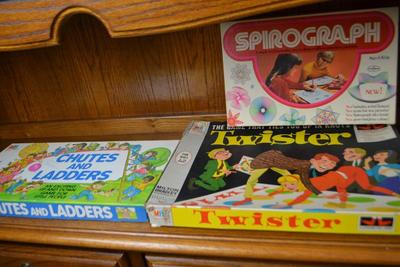 LOT 571. COLLECTION OF  VINTAGE GAMES