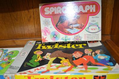 LOT 571. COLLECTION OF  VINTAGE GAMES