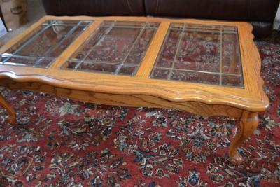LOT 577. OAK COFFEE TABLE WITH LEAD GLASS TOP