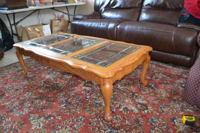 LOT 577. OAK COFFEE TABLE WITH LEAD GLASS TOP