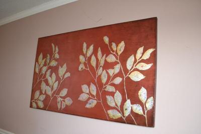 LOT 586. WALL ART  DECOR