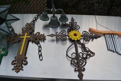 LOT 604. COLLECTION OF YARD DECOR