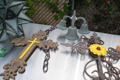 LOT 604. COLLECTION OF YARD DECOR