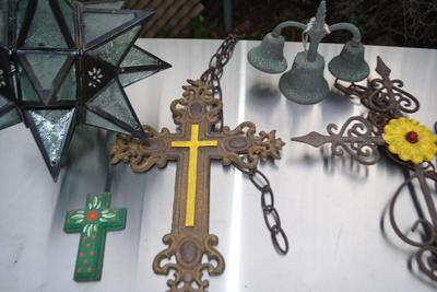 LOT 604. COLLECTION OF YARD DECOR