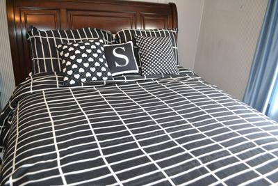 LOT 629. QUEEN SIZE BED WITH MATTRESS AND PLATFORM WITH STORAGE