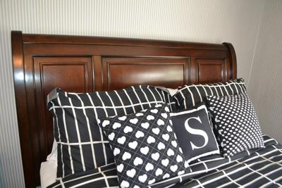 LOT 629. QUEEN SIZE BED WITH MATTRESS AND PLATFORM WITH STORAGE