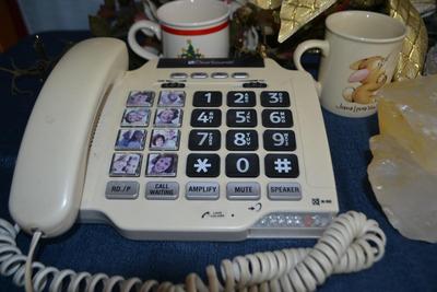 LOT 634 VARIETY OF ITEMS:  CLEAR VOICE PHONE, HOME DECOR
