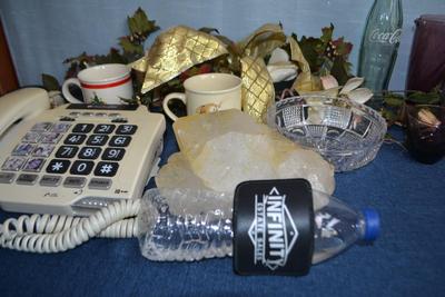 LOT 634 VARIETY OF ITEMS:  CLEAR VOICE PHONE, HOME DECOR