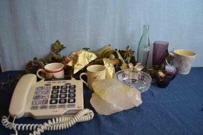LOT 634 VARIETY OF ITEMS:  CLEAR VOICE PHONE, HOME DECOR