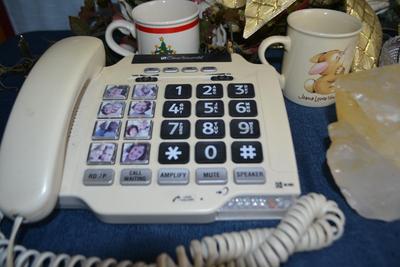 LOT 634 VARIETY OF ITEMS:  CLEAR VOICE PHONE, HOME DECOR